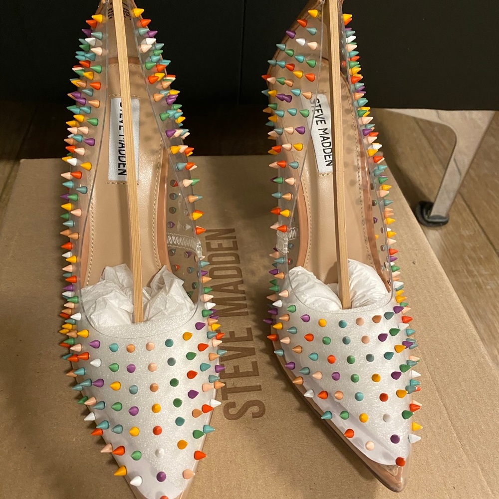 Steve Madden pumps multicolor spikes